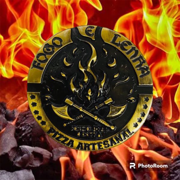 brasão confraria fogo e lenha em metal